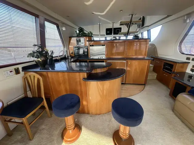 Carver 570 Voyager Pilot House