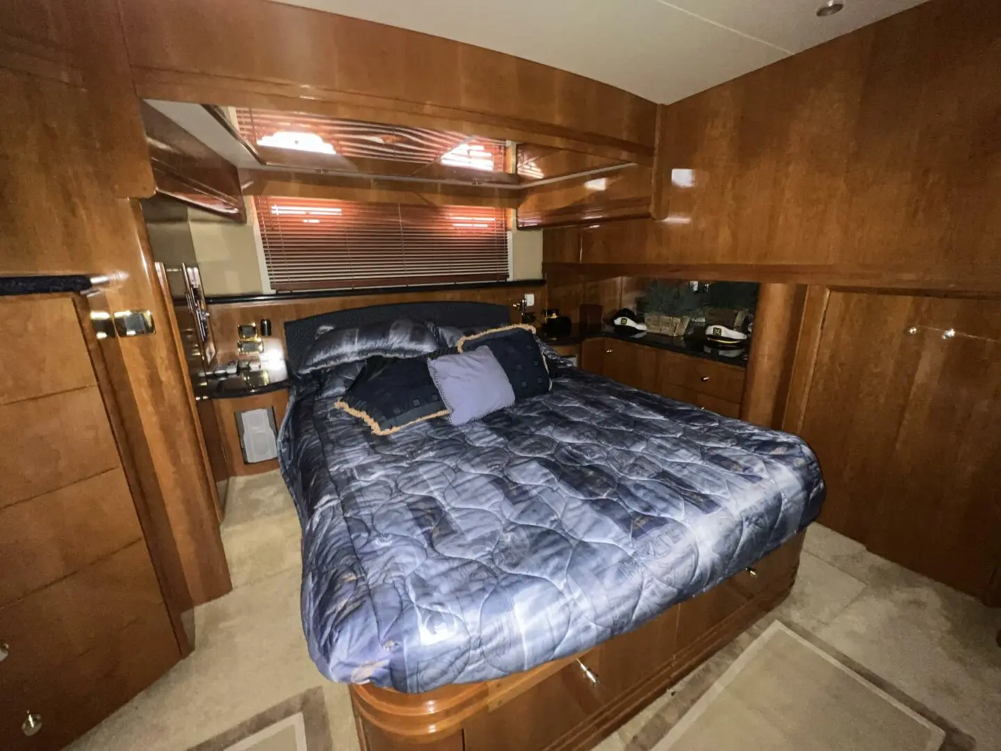 2002 Carver 570 voyager