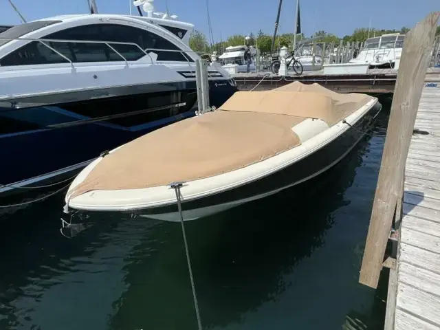 Chris Craft Launch 32