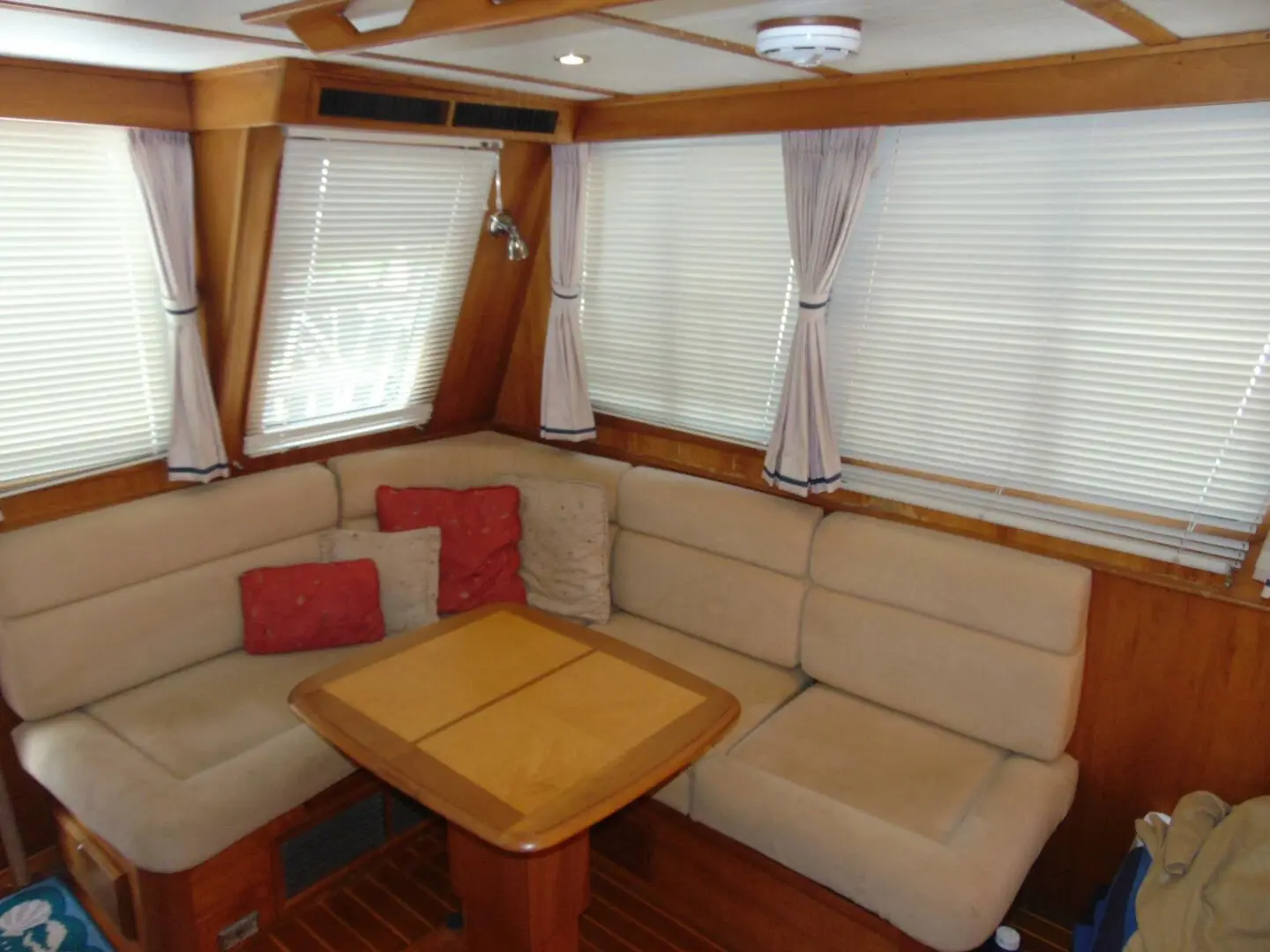 2004 Sabre flybridge