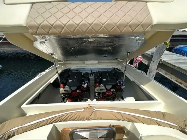 Chris Craft Launch 32