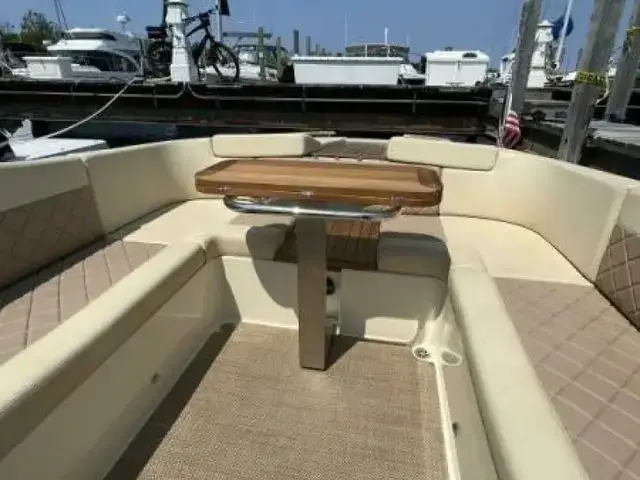 Chris Craft Launch 32