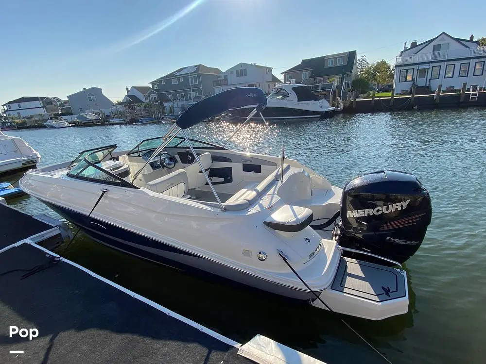 2016 Sea Ray 240 sundeck