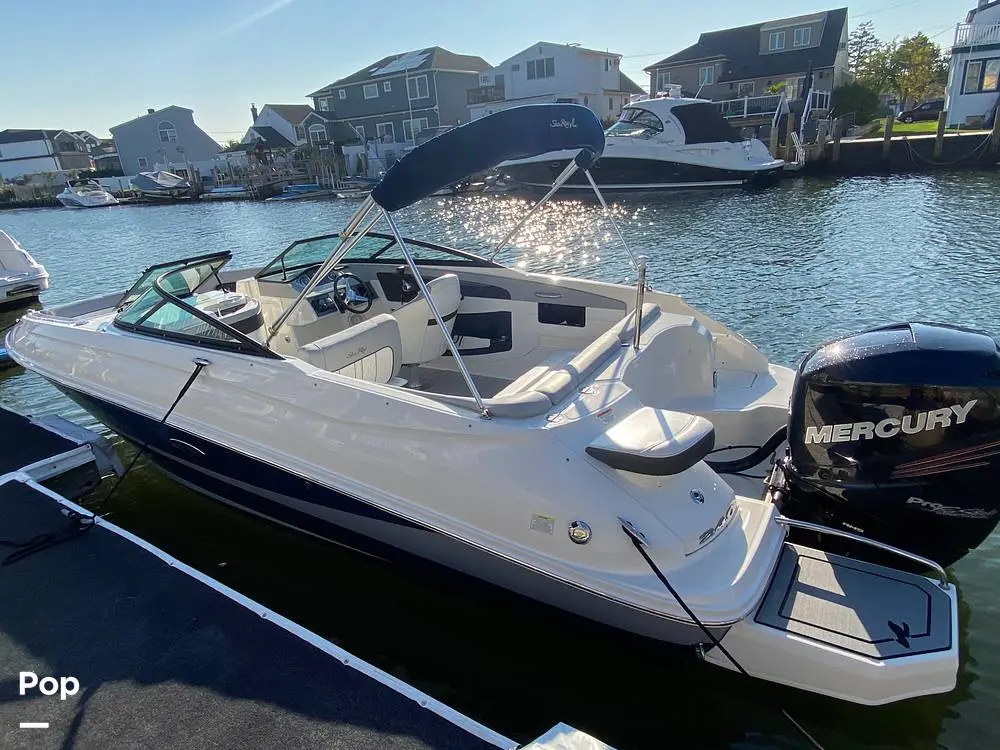 2016 Sea Ray 240 sundeck