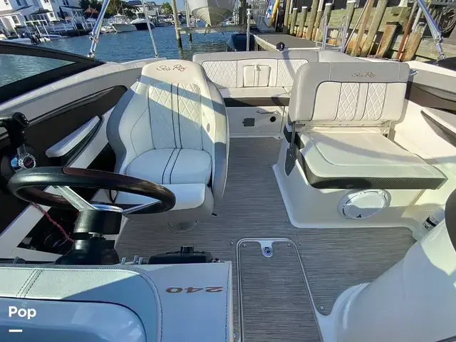 Sea Ray 240 Sundeck