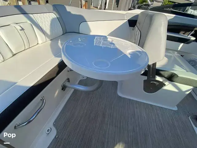 Sea Ray 240 Sundeck