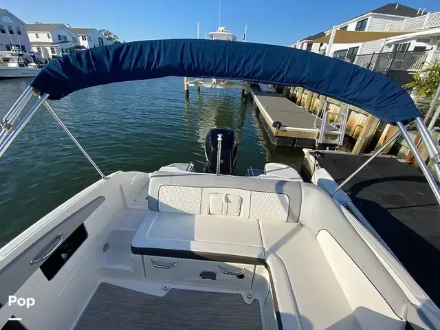 Sea Ray 240 Sundeck