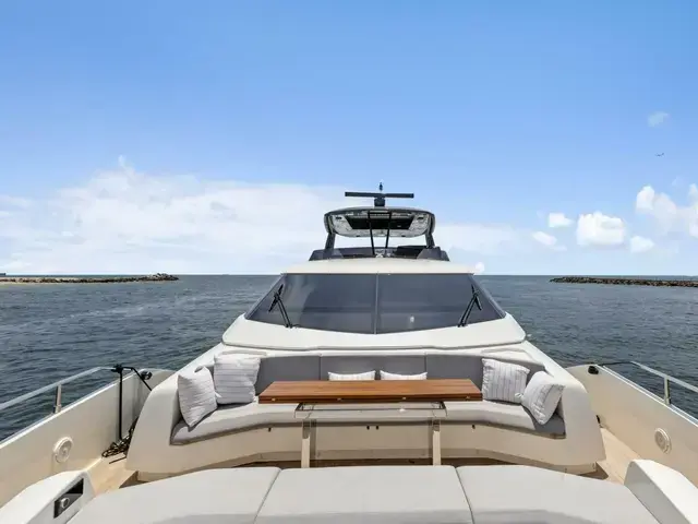 Ferretti Yachts 850