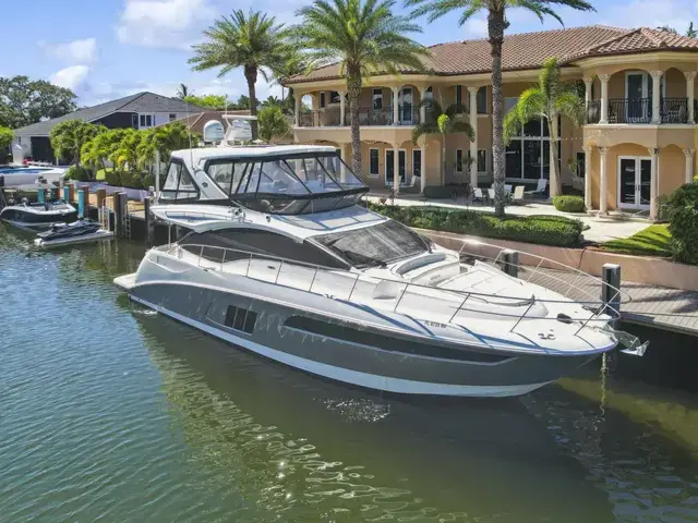 Sea Ray 590 Fly Bridge