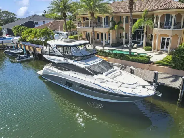 Sea Ray 590 Fly Bridge