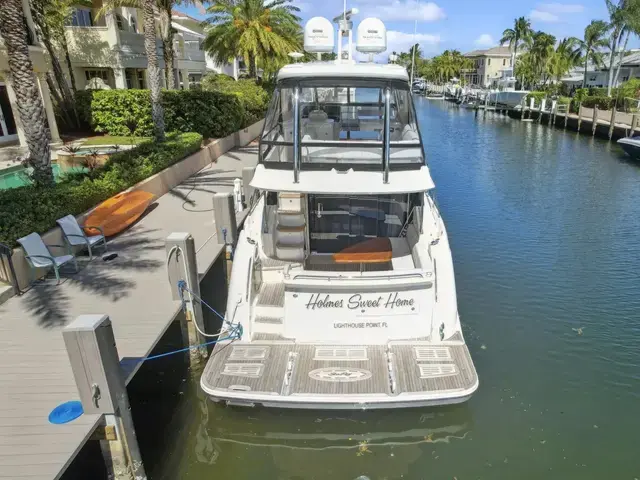 Sea Ray 590 Fly Bridge