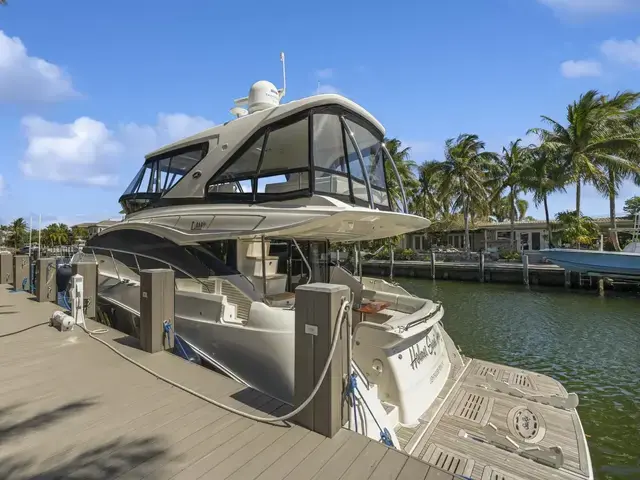 Sea Ray 590 Fly Bridge