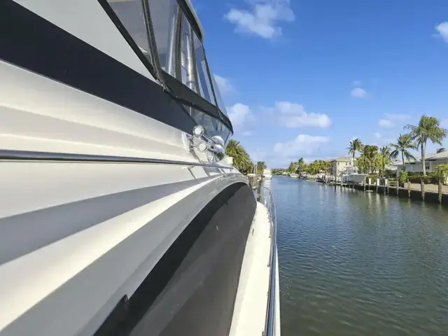 Sea Ray 590 Fly Bridge