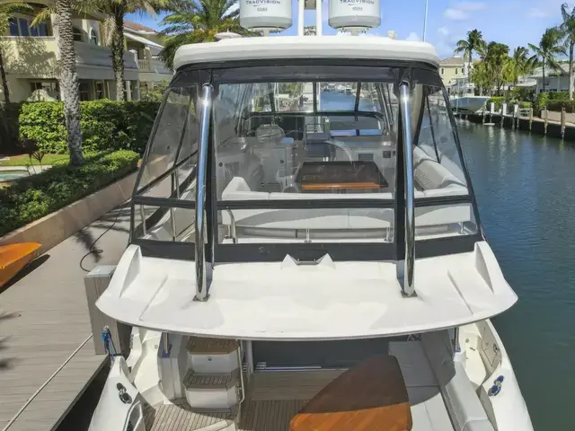 Sea Ray 590 Fly Bridge