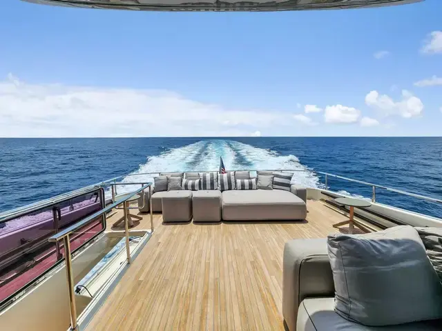 Ferretti Yachts 850