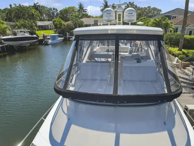 Sea Ray 590 Fly Bridge