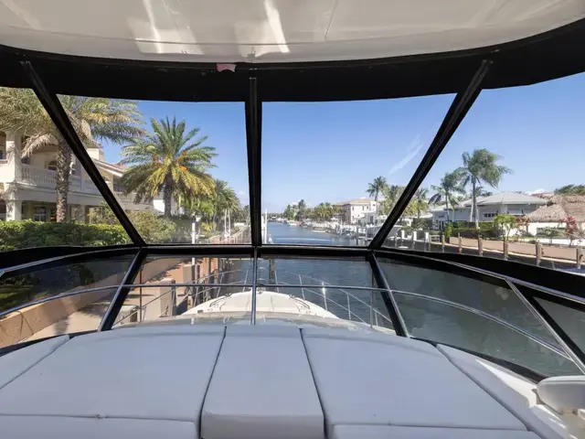 Sea Ray 590 Fly Bridge