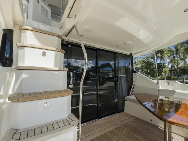 Sea Ray 590 Fly Bridge