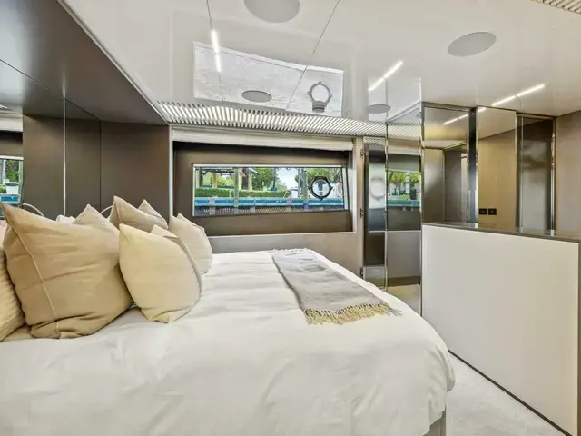 Ferretti Yachts 850