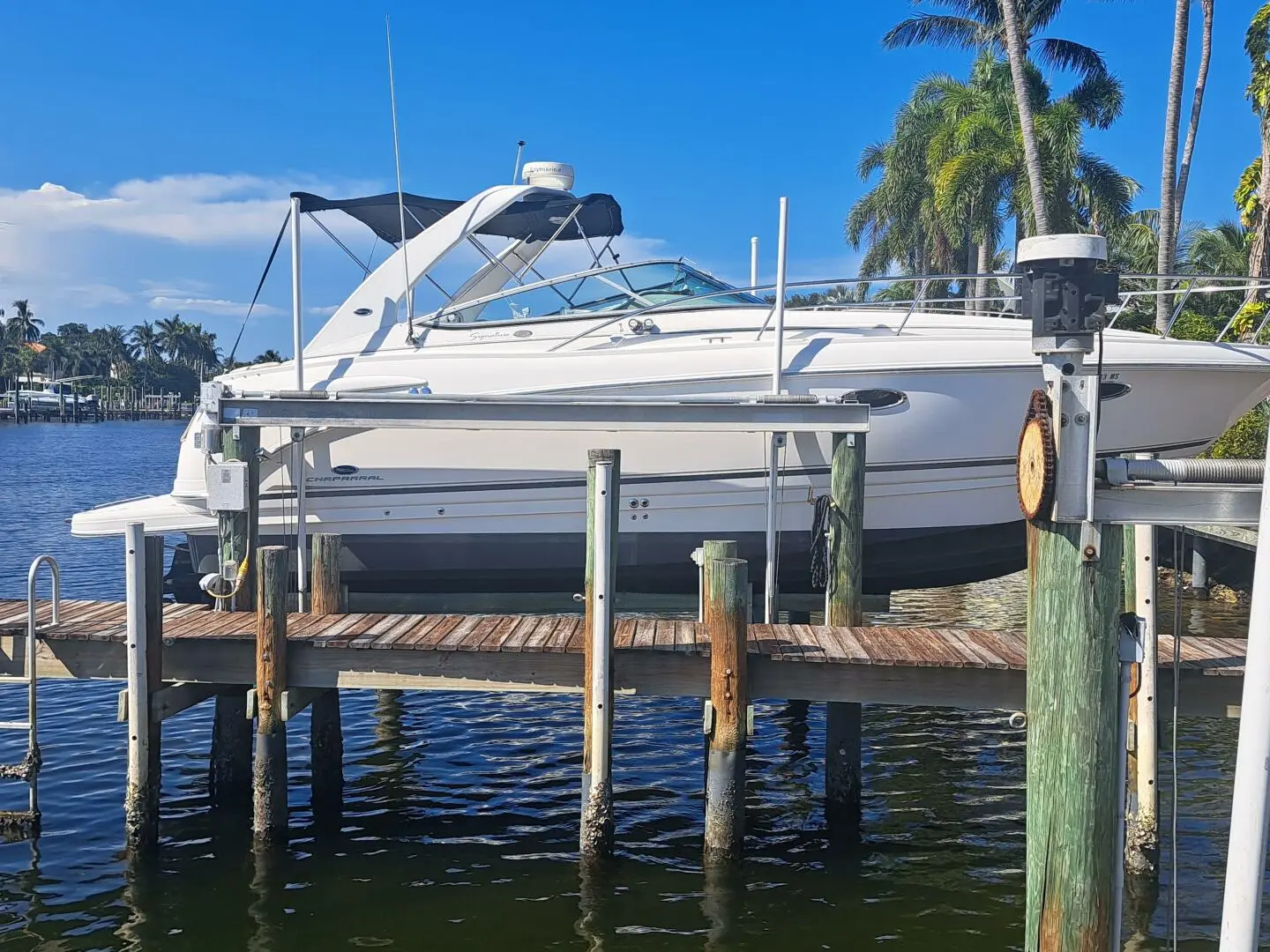 2005 Chaparral 330 signature cruiser