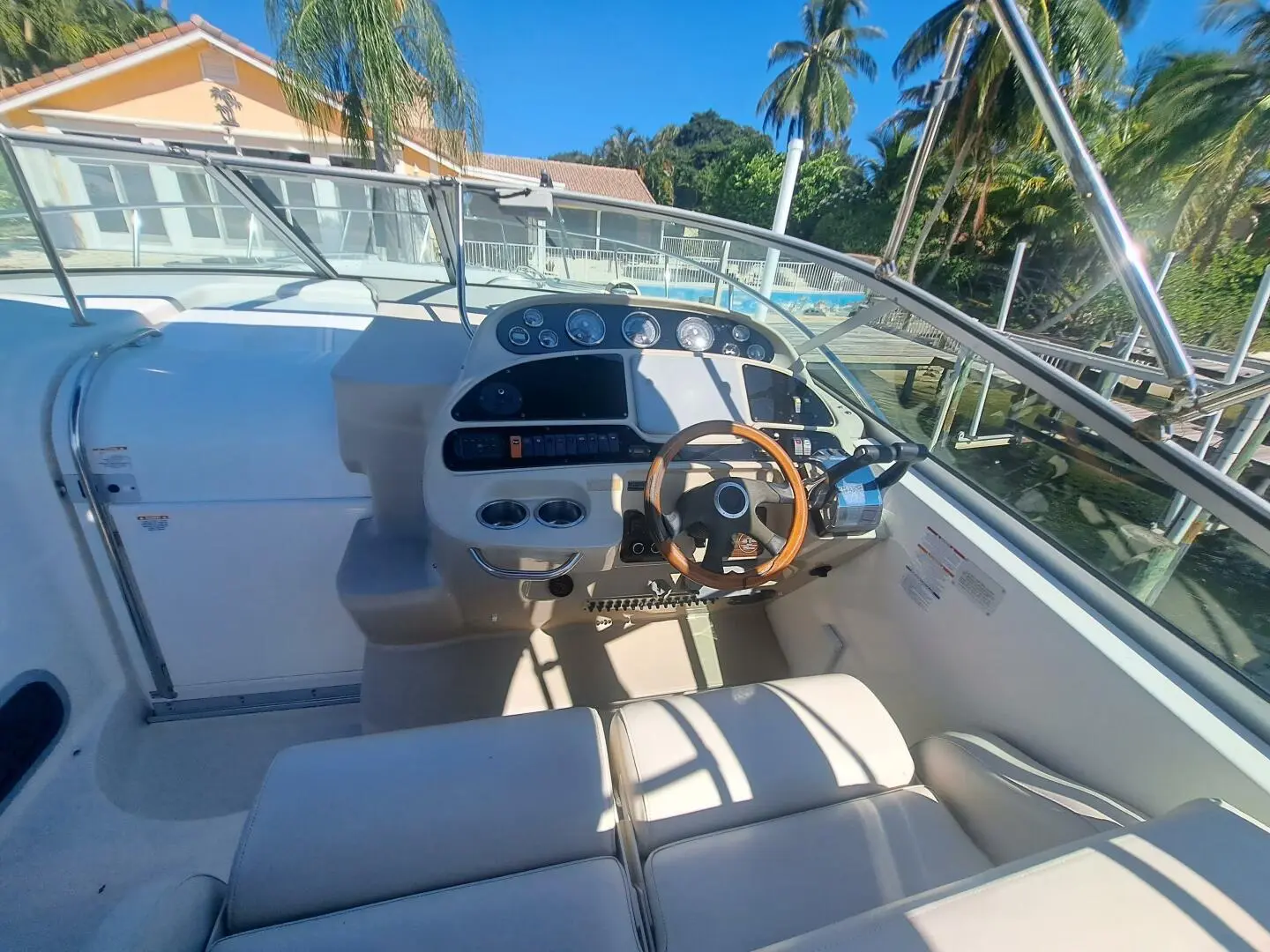 2005 Chaparral 330 signature cruiser