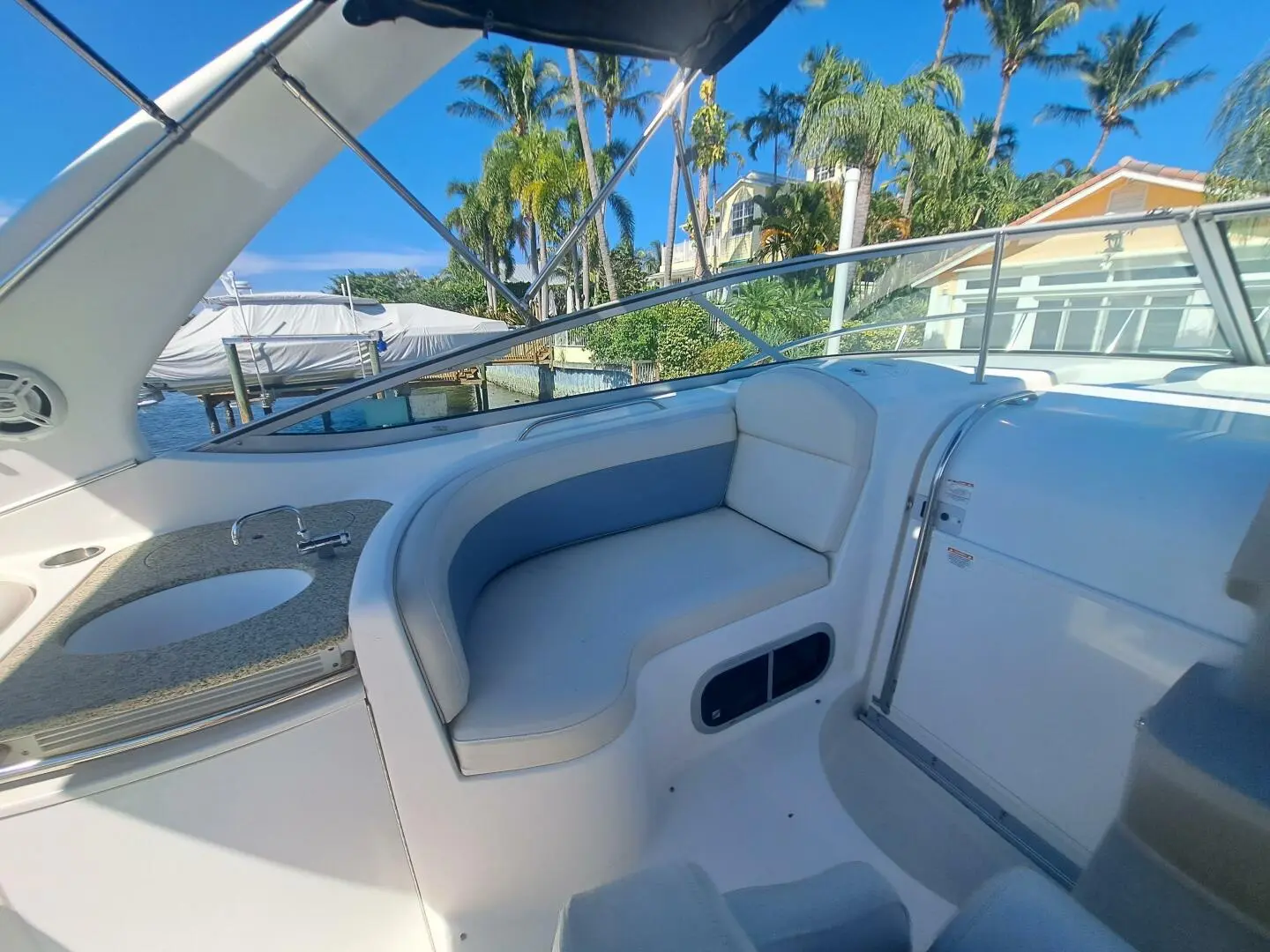 2005 Chaparral 330 signature cruiser