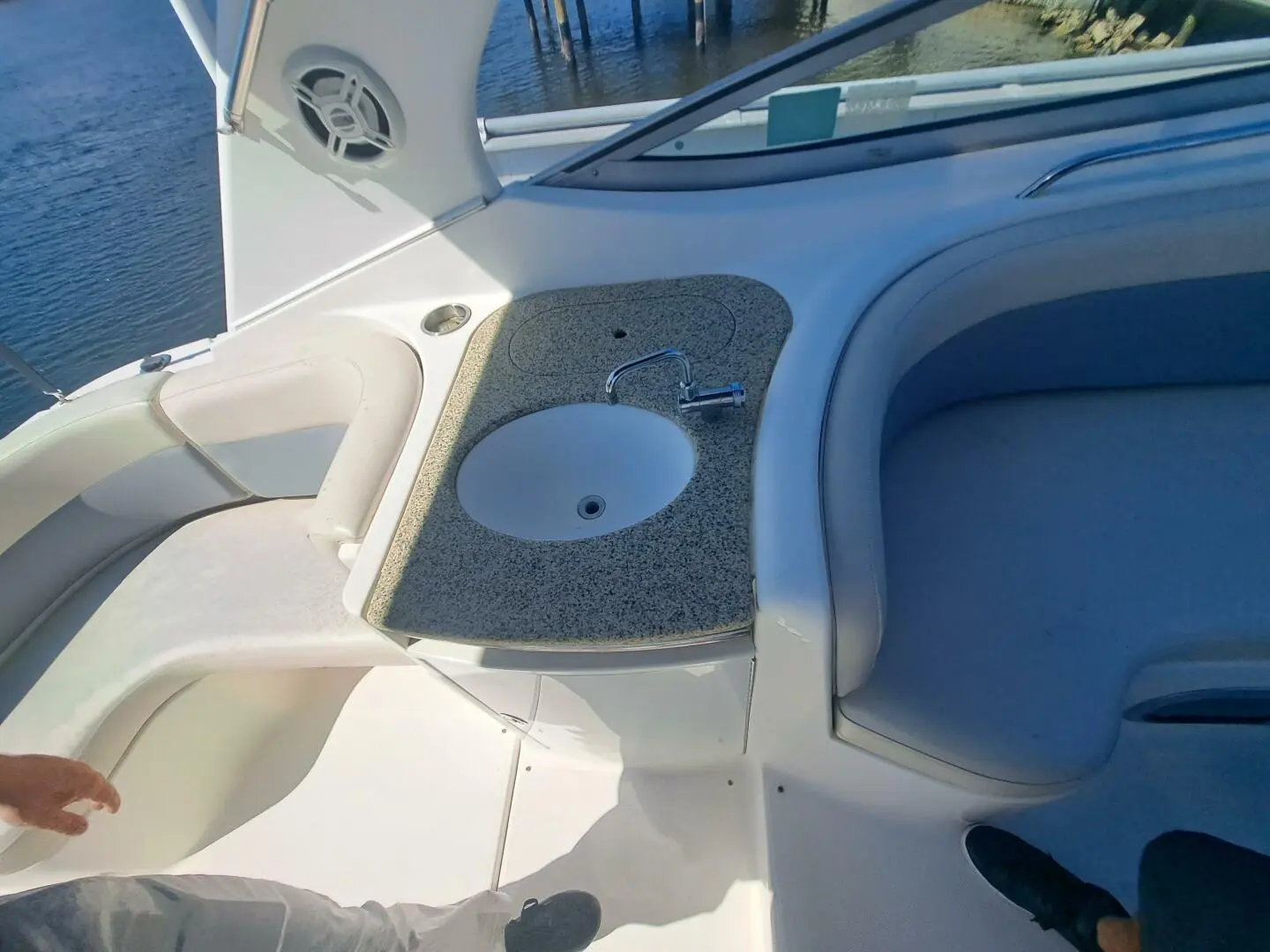 2005 Chaparral 330 signature cruiser