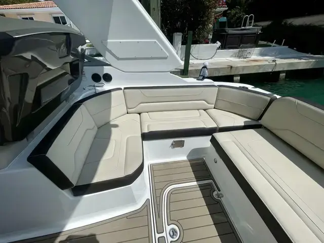 Monterey 335 Sport Yacht