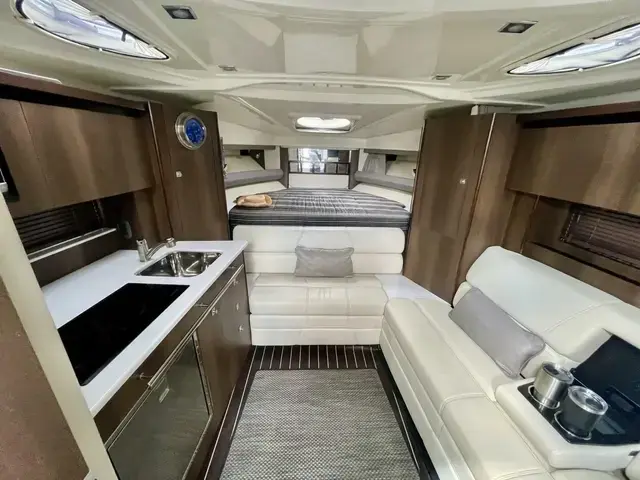 Monterey 335 Sport Yacht