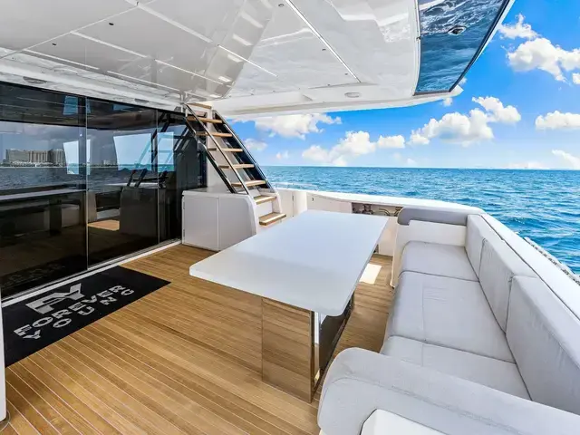 Ferretti Yachts 780