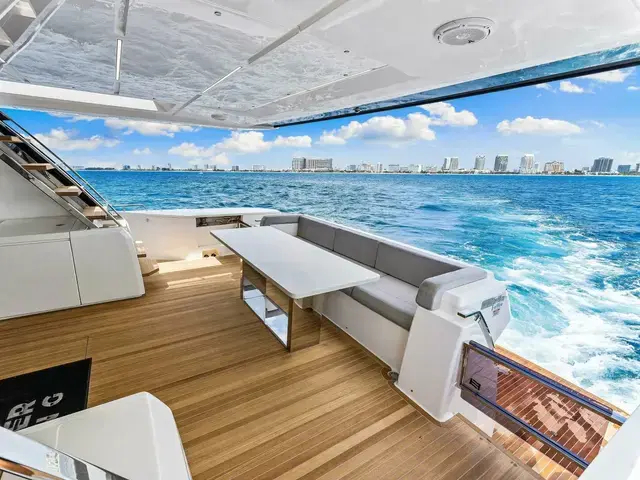 Ferretti Yachts 780