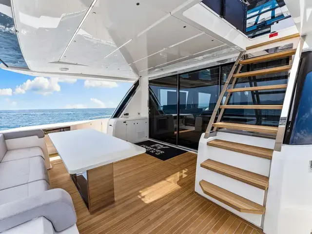 Ferretti Yachts 780