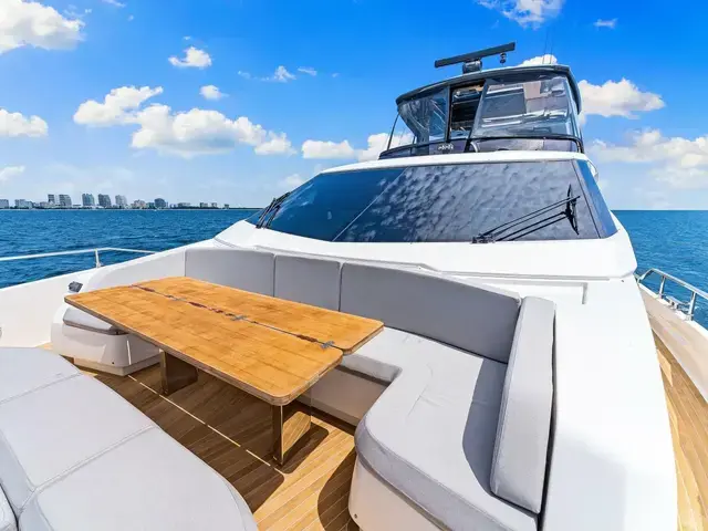 Ferretti Yachts 780