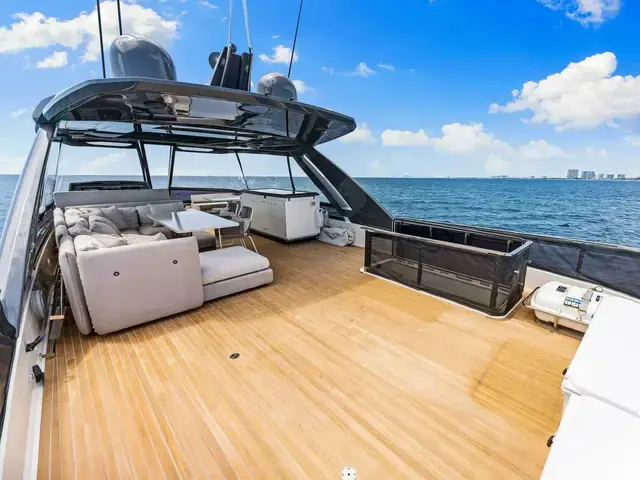 Ferretti Yachts 780