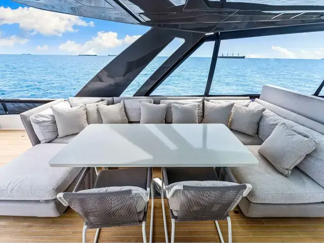 Ferretti Yachts 780