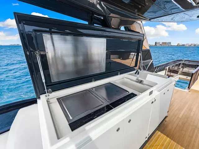 Ferretti Yachts 780