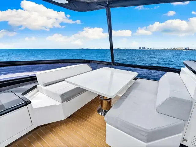 Ferretti Yachts 780