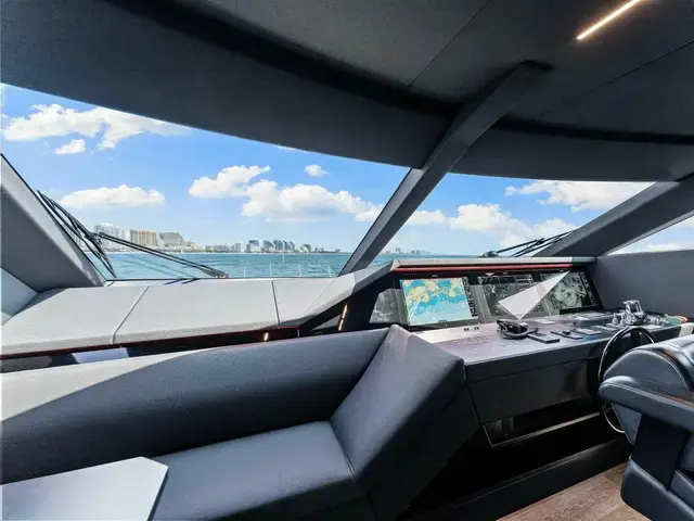 Ferretti Yachts 780