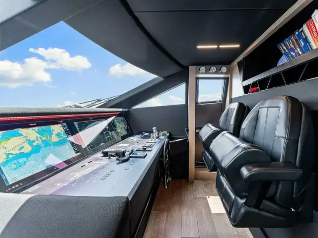 Ferretti Yachts 780