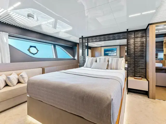 Ferretti Yachts 780