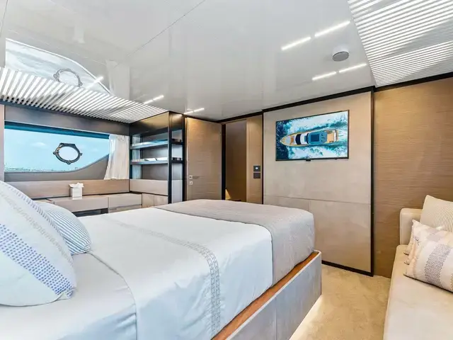 Ferretti Yachts 780