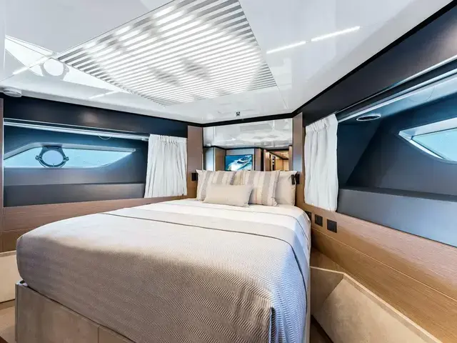 Ferretti Yachts 780