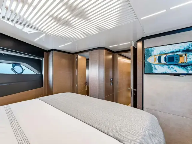 Ferretti Yachts 780