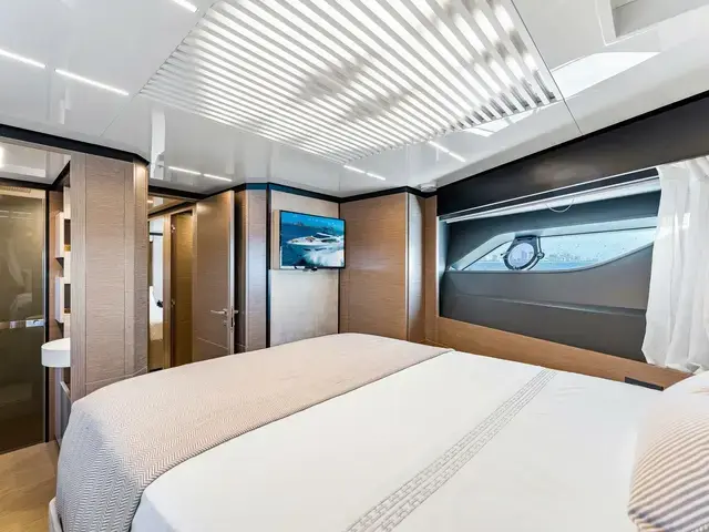 Ferretti Yachts 780