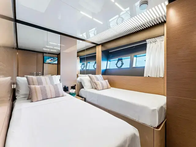 Ferretti Yachts 780