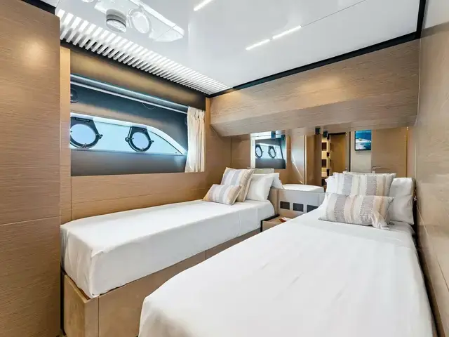 Ferretti Yachts 780