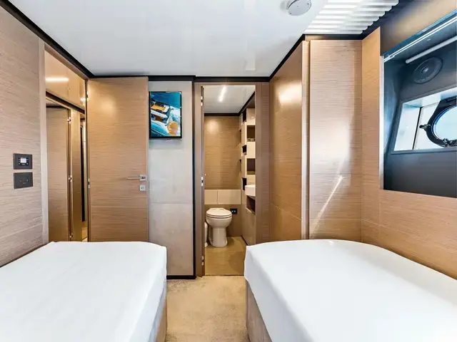 Ferretti Yachts 780