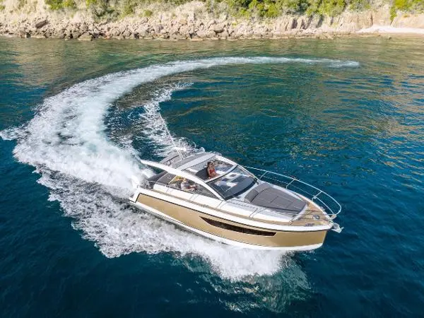 2024 Sealine s335 v