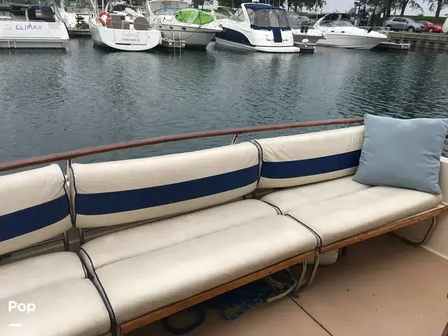 Chris Craft 333 Commander