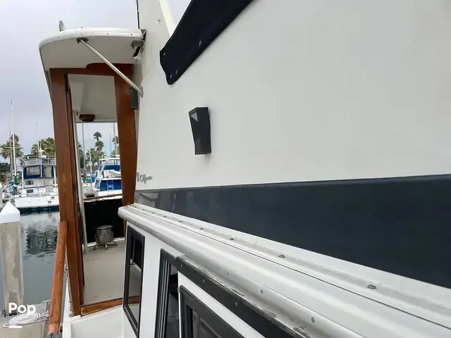 Californian 43 Cockpit Motor Yacht